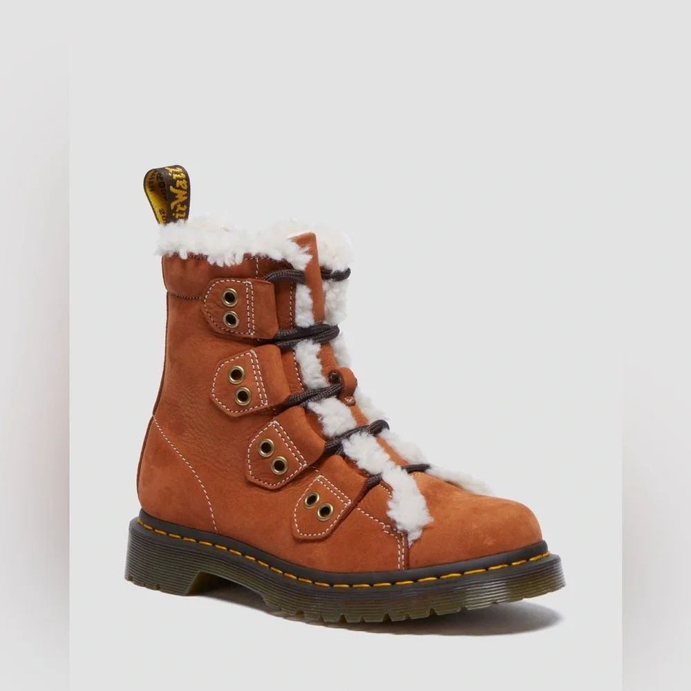 NWOB Dr. Martens 1460 Lace to Toe Fur Lined Buttersoft Sienna Lace Up Boot 8